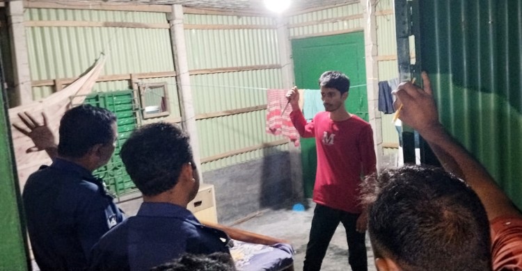 পাবনায় নামাজরত অবস্থায় পিতাকে কুপিয়ে হত্যা করল  ছেলে