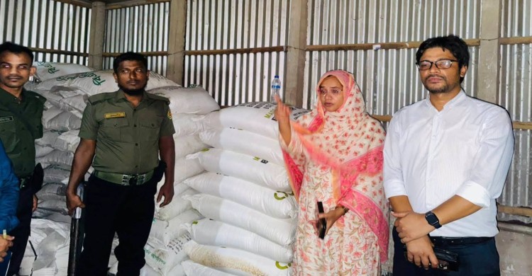 বকশীগঞ্জে অবৈধভাবে মজুদ ৭২ বস্তা সার জব্দ, ব্যবসায়ীকে ২০ হাজার টাকা জরিমানা