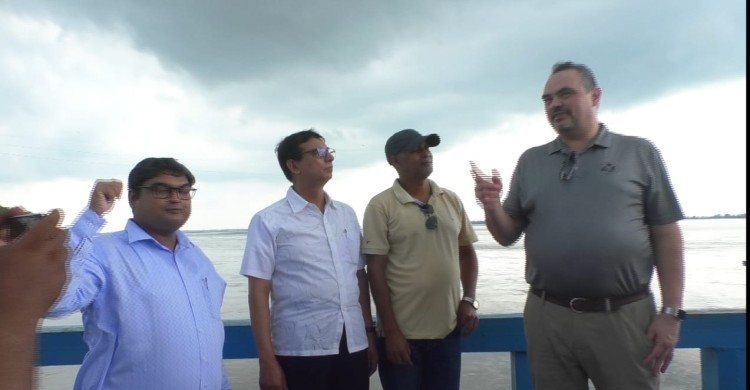লালমনিরহাটের তিস্তা ব্যারেজ পরিদর্শন করলেন মার্কিন রাষ্ট্রদূত