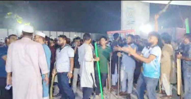 ব্যানার ঘিরে বেগম রোকেয়া বিশ্ববিদ্যালয়ে ছাত্রদল-শিবিরের ধাওয়া-পাল্টাধাওয়া