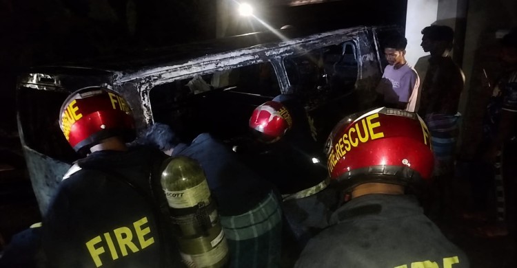 সাতক্ষীরা মেডিকেল কলেজ হাসপাতালে অ্যাম্বুলেন্সে আগুন