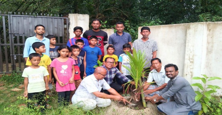 শাকপুরা সার্বজনীন সঞ্জীব-মনিবালা স্মৃতি বৌদ্ধ শ্মশানে বৃক্ষরোপণ কর্মসূচি অনুষ্ঠিত