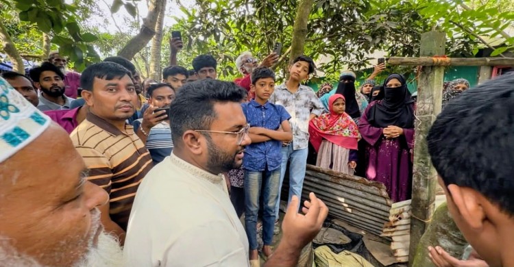 সোনারগাঁয়ে জলাবদ্ধতায় পানিবন্দী মানুষের খোঁজ নিলেন এমপি পুত্র  সজিব