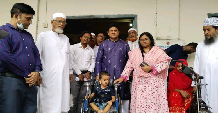শরণখোলায় সমাজসেবা কার্যালয়ের মাধ্যমে প্রতিবন্ধী ব্যক্তিদের মাঝে সহায়তা উপকরণ বিতরণ