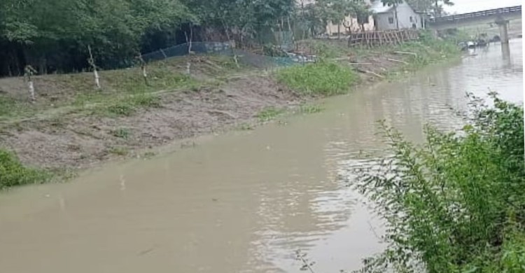 চরভদ্রাসনে ভুবনেশ্বর খাল খননে অনিয়মের অভিযোগ চেয়ারম্যানের ব্যক্তিগত সহকারীর নাম শ্রমিকের তালিকায়