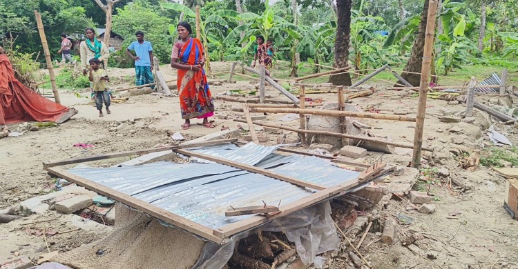 পুঠিয়ায় জমি নিয়ে বিরোধে আদিবাসী পরিবারের বাড়িঘর ভাঙচুরের অভিযোগ