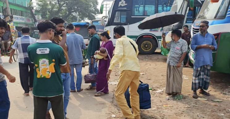 শ্রমিক মারধর ও বাস ভাঙচুরের প্রতিবাদে হবিগঞ্জে অনির্দিষ্টকালের পরিবহন ধর্মঘট
