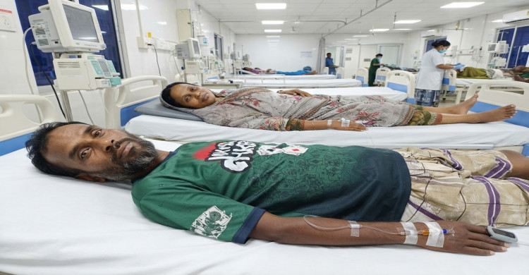 ফসলি জমি খুঁড়ে বালু উত্তোলন, বাঁধা দেওয়ায় বিএনপি নেতা ও তার স্ত্রীকে ছুরিকাঘাত