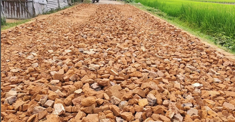 এলজিইডির ১ কোটি ৫৪ লাখ টাকার সড়ক নির্মাণে অনিয়মের অভিযোগ, প্রতিবাদ করেও প্রতিকার নেই