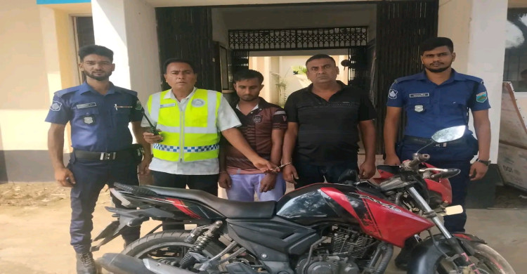 নওগাঁর মান্দায় চোরাই মোটরসাইকেলসহ দুইজন গ্রেপ্তার