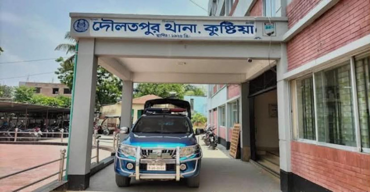 দৌলতপুরে পুলিশের বিশেষ অভিযানে মাদক, জুয়া ও মামলার আসামিসহ গ্রেপ্তার ১৮