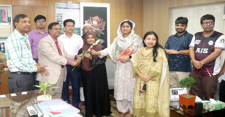 গোপালগঞ্জ জুডিশিয়ারিতে সুপারিশপ্রাপ্ত ৫ শিক্ষার্থীকে ফুলেল শুভেচ্ছা জানালেন গোবিপ্রবি উপাচার্য