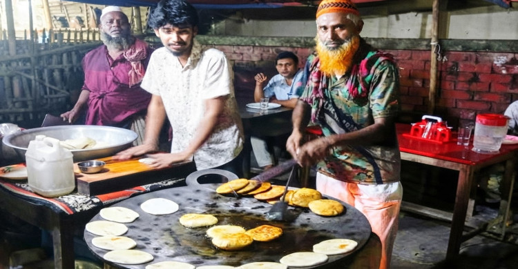 হিলিতে কলেজ ছাত্র সিহাবের আলু-পরোটায় বাজিমাত