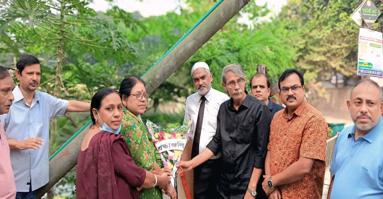 আজ মানিকগঞ্জ জেলা শহরের রিজার্ভট্যাংক এলাকার শান্তনু সরণিতে ক্রীড়া সংগঠক প্রয়াত শান্তনুর স্মৃতিফলকে ফুলের শ্রদ্ধা