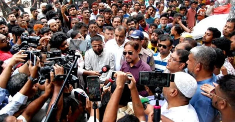 চট্টগ্রামে হকার সমস্যার সমাধানে ‘ইভিনিং মার্কেট’ চালুর পরিকল্পনা চসিক মেয়রের