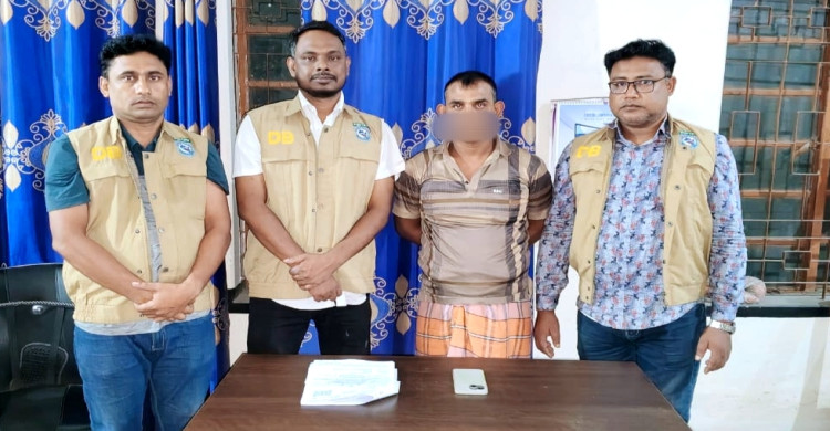 রংপুরে ডিবির অভিযানে অনলাইন জুয়া, ভুয়া থাই লটারি ও জাল ভিসা প্রতারণার অভিযোগে গ্রেপ্তার ১