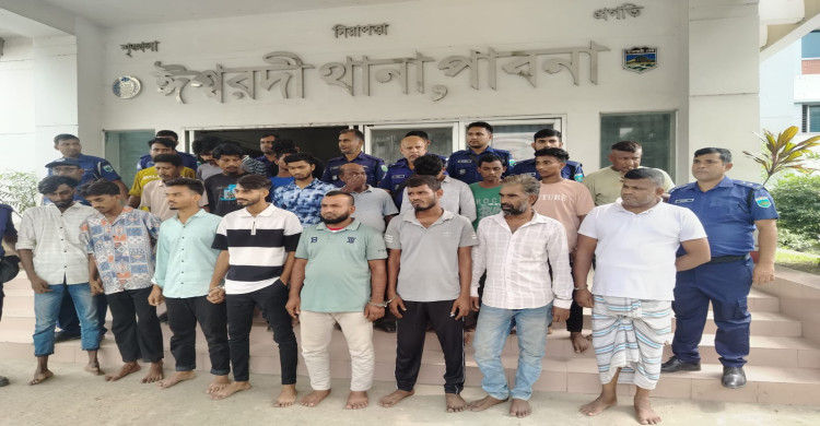 পাবনায় মাদকবিরোধী ও সন্ত্রাস দমন অভিযানে দুটি ওয়ান শুটারগান ও দেশীয় অস্ত্রসহ গ্রেপ্তার ২৩