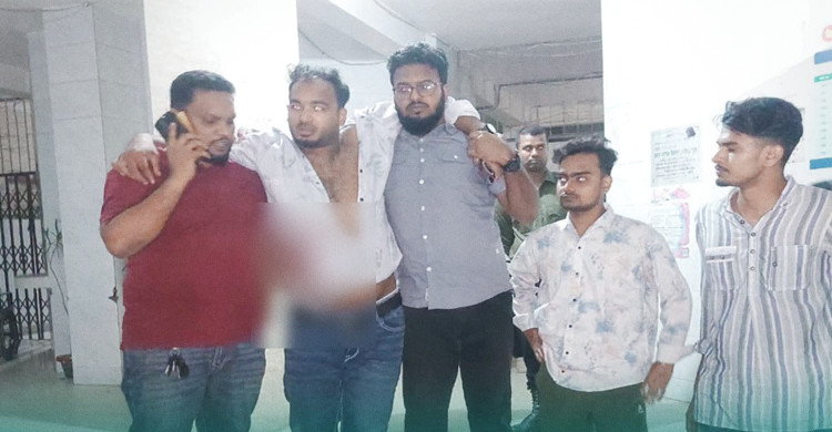 গাজীপুর জেলার শ্রীপুর থানায় গুলি ছুড়ে বিকাশের ৩ কোটি টাকা ছিনতাই, গুলিবিদ্ধ ১