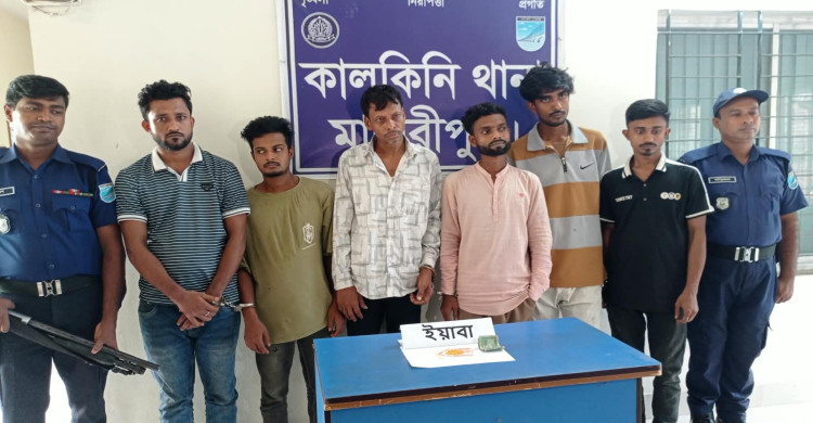 গভীর রাতে পুলিশের অভিযান,ইয়াবাসহ ৬ মাদক কারবারি আটক