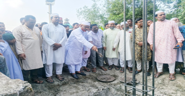 বাগডহরা বড় মসজিদের পুনর্নির্মাণ শুরু, ভিত্তিপ্রস্তর স্থাপন এমপির