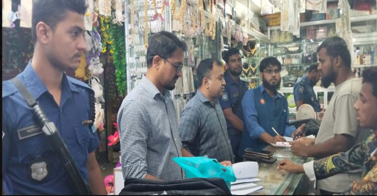 সোনারগাঁয়ে নিষিদ্ধ কসমেটিকস বিক্রির দায়ে দুই মামলায় ২৫ হাজার টাকা জরিমানা