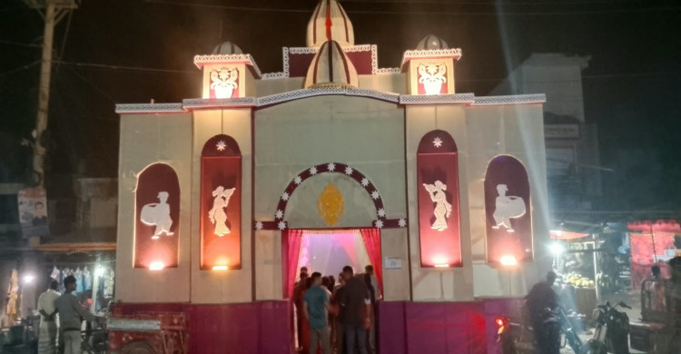 পত্নীতলায় চকনিরখীন বাজারে ধর্মীয় ও উৎসবমুখর পরিবেশে শারদীয় দুর্গোৎসব অনুষ্ঠিত