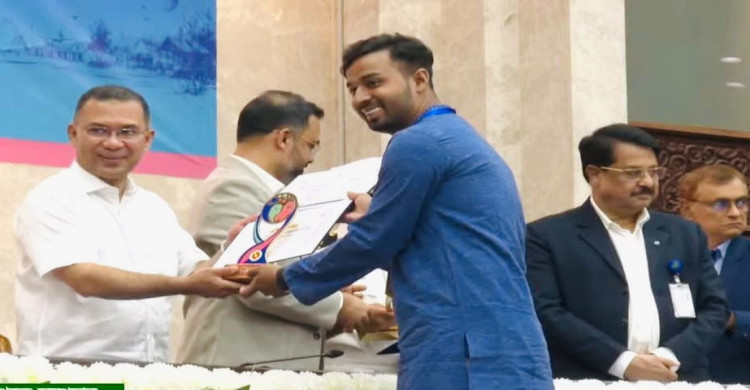 রাঙামাটির কৃতি সন্তান মো. সাইমুন ইসলাম পেলেন ইয়্যুথ ভলান্টিয়ার অ্যাওয়ার্ড ২০২৬