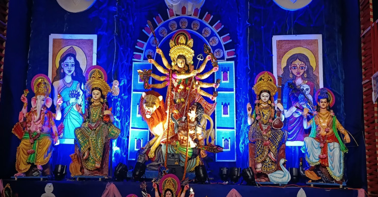 দক্ষিণ রাউজানে মহেন্দ্র স্মৃতি নিকেতনে শারদীয় দুর্গোৎসব উদ্‌যাপন