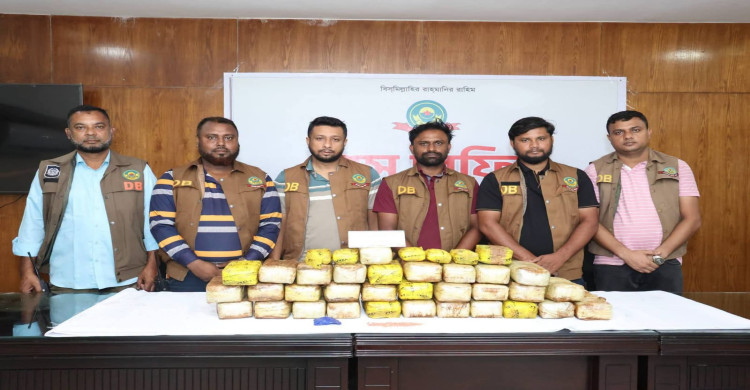 চট্টগ্রামে ট্রাকের গোপন চেম্বারে ৩ লাখ ২০ হাজার ইয়াবা, গ্রেপ্তার ১