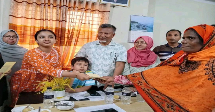 কালাইয়ে আর্থিক সহায়তা প্রদান-প্রতিমন্ত্রী