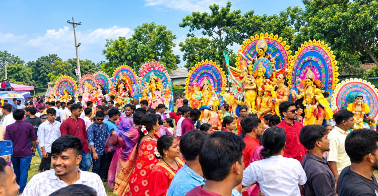 শ্রীপুরে ৩০০ বছরের ঐতিহ্যবাহী দশমী মাঠে অর্ধশতাধিক প্রতিমার মিলনমেলা