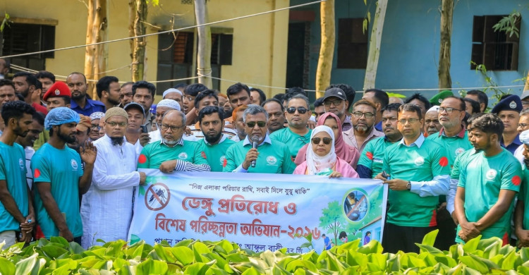 ডেঙ্গু প্রতিরোধে বিশেষ পরিচ্ছন্নতা অভিযানে অংশগ্রহণ করেন প্রতিমন্ত্রী আব্দুল বারী