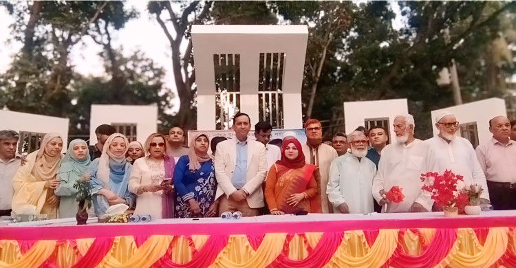 মানিকগঞ্জে ব্যতিক্রমী শহীদ মিনার উদ্বোধন, নবনির্মিত মিনার মঞ্চেই প্রথম আলোচনা সভা