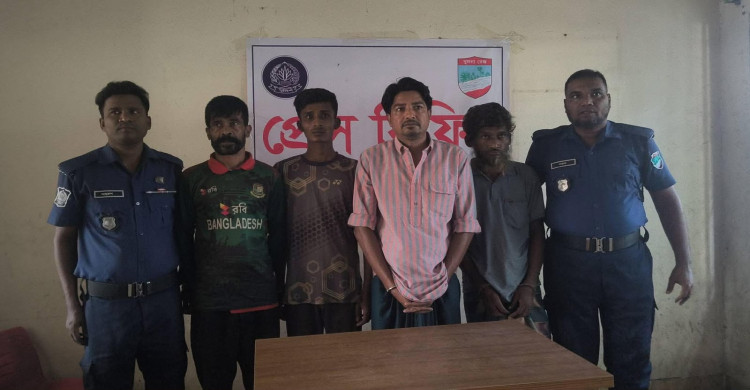 কুষ্টিয়ার দৌলতপুরে পুলিশের পৃথক অভিযান, ২১ মামলার আসামিসহ গ্রেপ্তার ৬