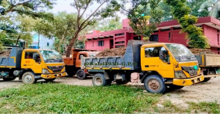 কালাইয়ে রাতের আঁধারে পুকুরের মাটি কেটে বিক্রির উৎসব: প্রশাসনের সাঁড়াশি অভিযানে ড্রামট্রাক জব্দ