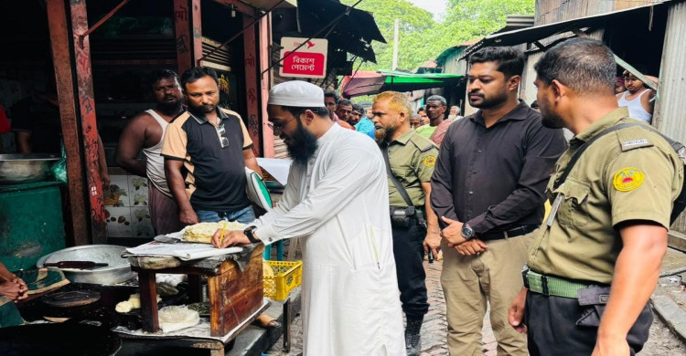 মানিকগঞ্জের ঘিওর মিষ্টি পট্টির তিন দোকানে ২৩ হাজার টাকা জরিমানা