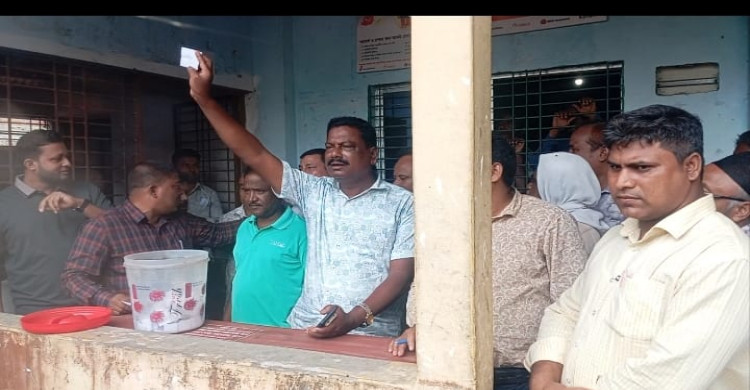 মঙ্গাকবলিত নারীদের কর্মসংস্থানে বাধা পাকা সড়ক!