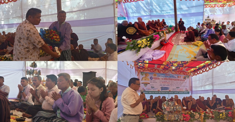 রোয়াংছড়ির আনন্দ বৌদ্ধ বিহারে কঠিন চীবর দানোৎসবে জেলা পরিষদ সদস্য চনুমং