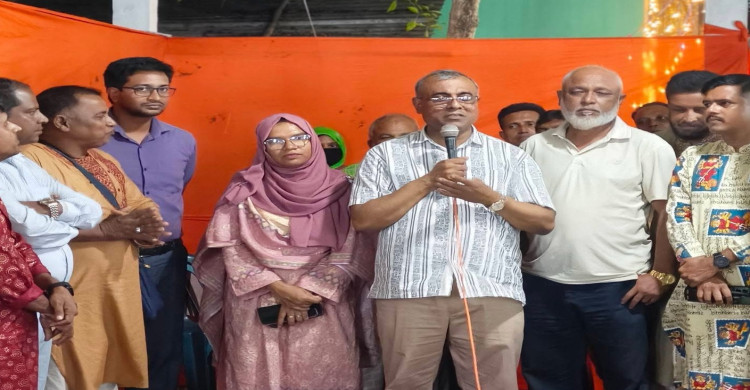 নেত্রকোনার বিভিন্ন পূজা মণ্ডপ পরিদর্শন করলেন এমপি আনোয়ারুল হক