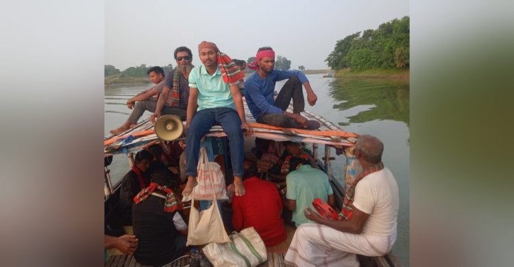 নওগাঁয় নৌকা ভ্রমণের পাশাপাশি মুক্তিযুদ্ধের নাটক ‘মুক্তির সকাল’ মঞ্চায়ন