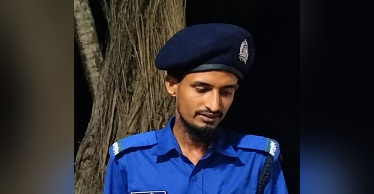 গোপালগঞ্জে পুলিশকে চড় মারার অভিযোগ চেয়ারম্যানের বিরুদ্ধে