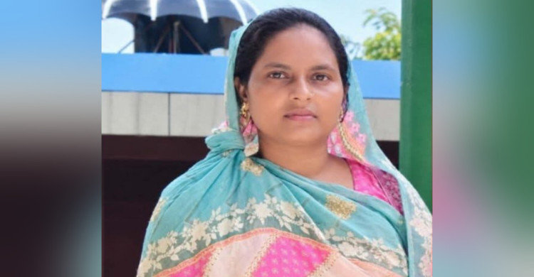 ১৫ বছর পর পড়াশোনায় ফিরে এইচএসসিতে জিপিএ-৫: ক্ষেতলালের গৃহিণী রীতির অনুপ্রেরণাদায়ী সাফল্য