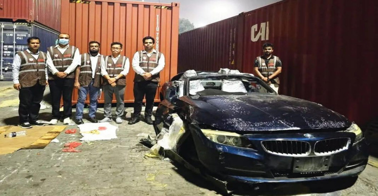 চট্টগ্রাম বন্দরে ‘যন্ত্রাংশ’ ঘোষণায় খণ্ডিত BMW, ৫ ইসুজু ট্রাক: শুল্ক ফাঁকির সন্দেহ