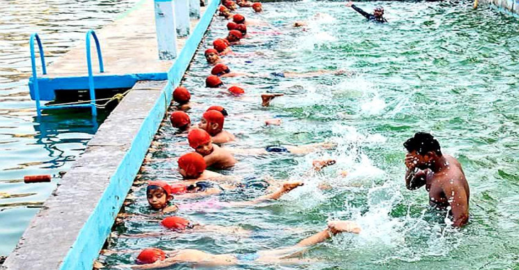 ২৪ অক্টোবর থেকে সাতক্ষীরায় মাসব্যাপী বিনা মূল্যে সাঁতার প্রশিক্ষণ