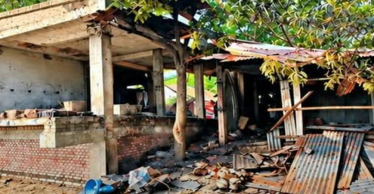 মাদকের টাকা না পেয়ে নিজ ঘরে আগুন দিল যুবক