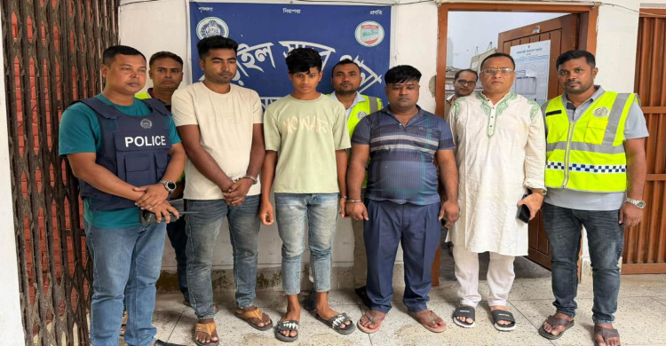 নড়াইলে পুলিশের অভিযানে ইজিবাইক চোরচক্রের সক্রিয় তিন সদস্য গ্রেপ্তার
