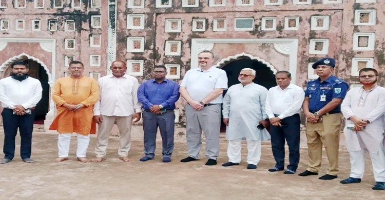 দিনাজপুরের ঐতিহাসিক কান্তজিউ মন্দির পরিদর্শন করেছেন বাংলাদেশে নিযুক্ত মার্কিন রাষ্ট্রদূত ব্রেন্ট টি ক্রিস্টেনসেন
