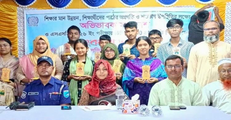 দৌলতপুরে জিপিএ-৫ পাওয়া শিক্ষার্থীদের সংবর্ধনা