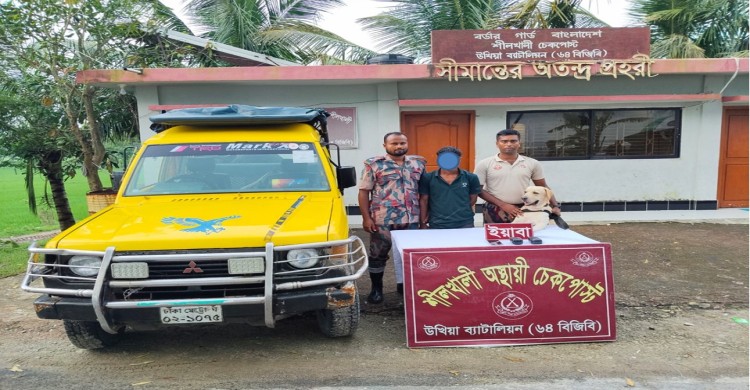 পর্যটকবাহী চাঁদের গাড়িতে ৪ হাজার ইয়াবা, চালক আটক