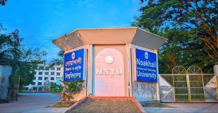 ভাইভার নামে দলীয়করণ মানি না, নোবিপ্রবিতে মধ্যরাতে শিক্ষার্থীদের বিক্ষোভ